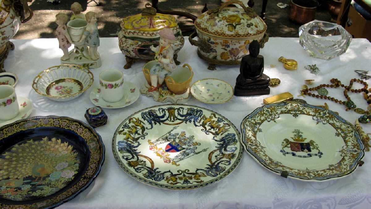 Yeldeğirmeni Antika Eşya Alanlar